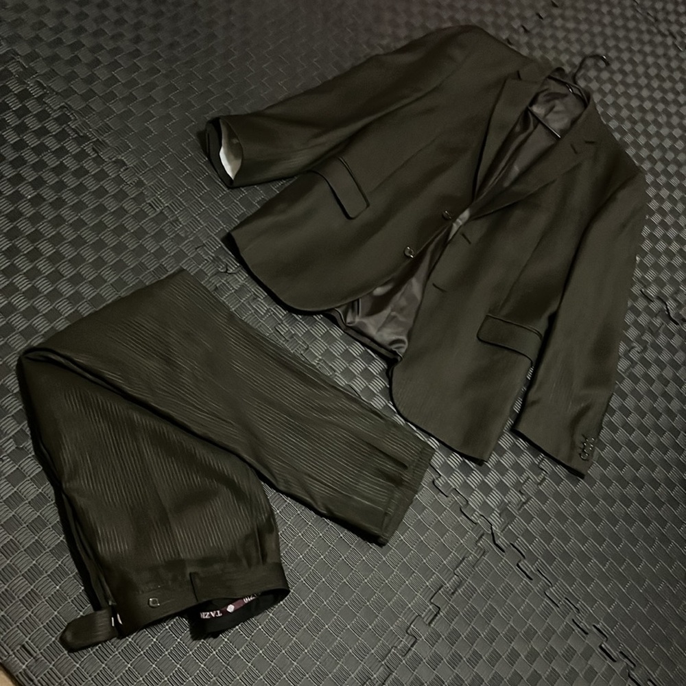 Suit coat: 42R/W36…pants 36W/32L